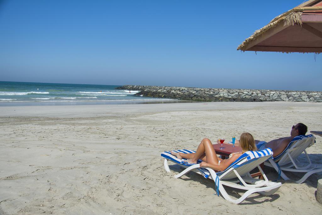 Ajman Beach Hotel Esterno foto