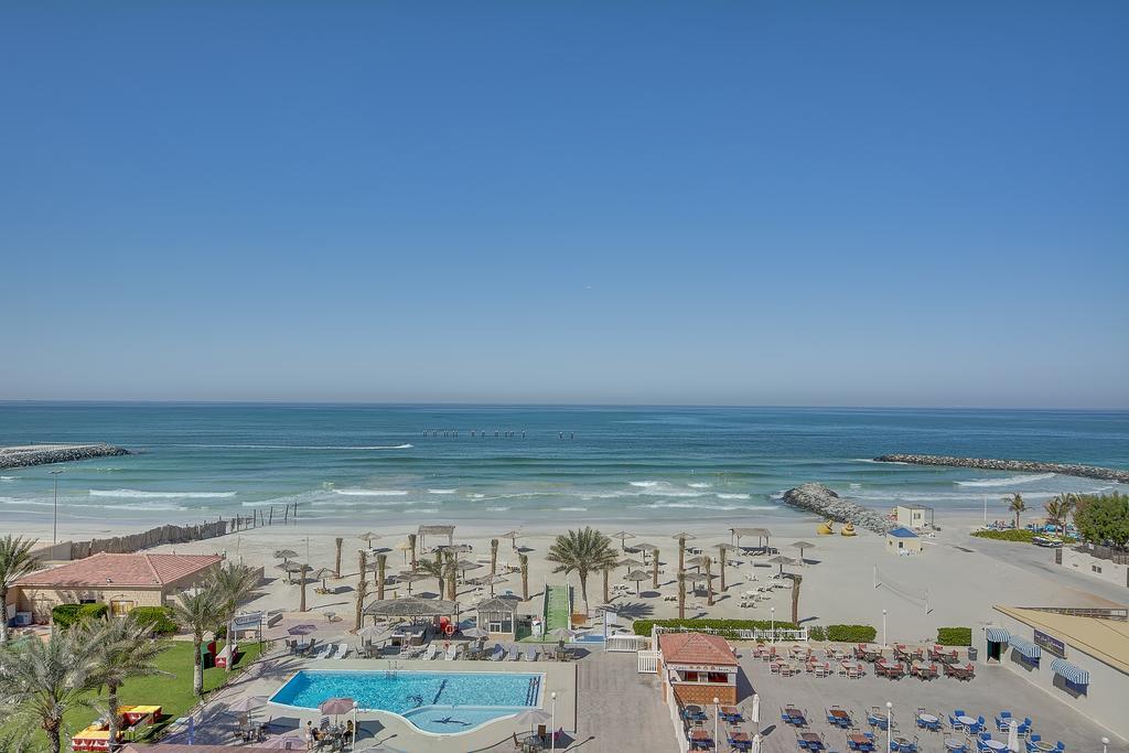 Ajman Beach Hotel Esterno foto