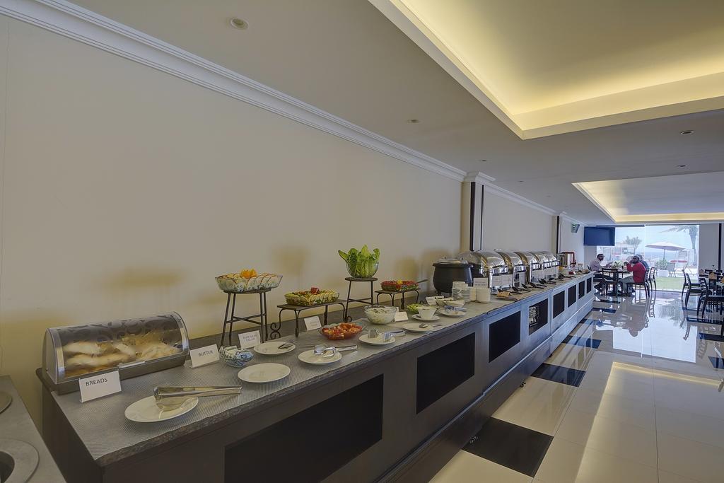 Ajman Beach Hotel Esterno foto