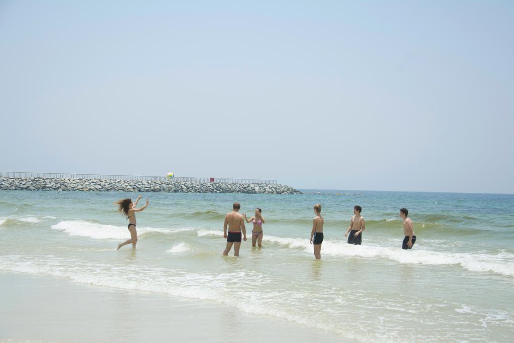 Ajman Beach Hotel Esterno foto