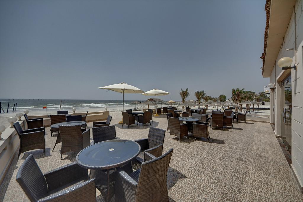 Ajman Beach Hotel Esterno foto